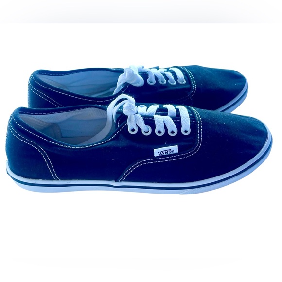 Vans Black Low-Top Canvas Sneakers with White Laces - Picture 2 of 5